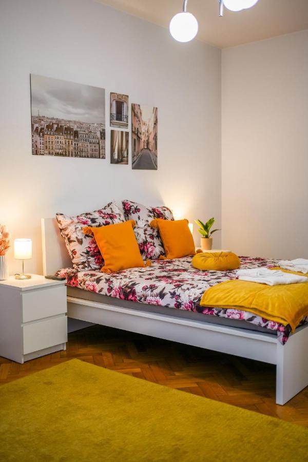 Ultracentral Golden Gatehouse 3 Bdrm Bucarest Exterior foto